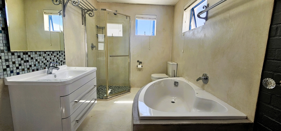 4 Bedroom Property for Sale in Paradise Beach Western Cape